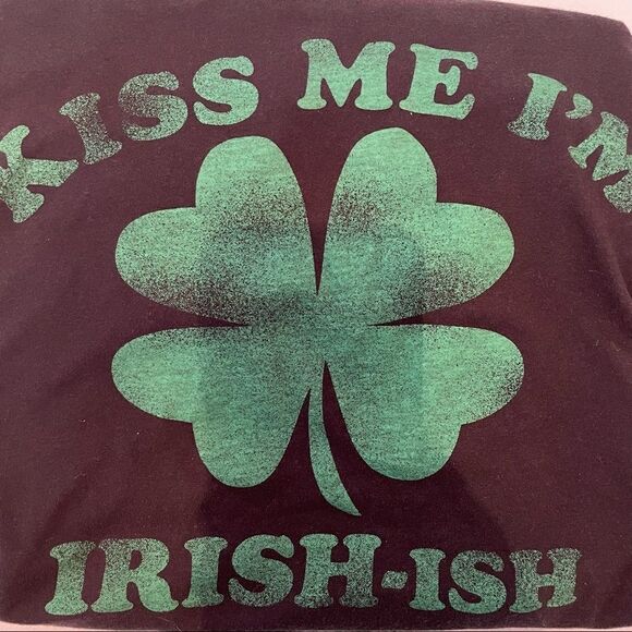 Kiss me I’m Irish-ish ☘️ T-Shirt St.Patrick’s day T Mad Engine Large SOFFFT - Picture 7 of 7